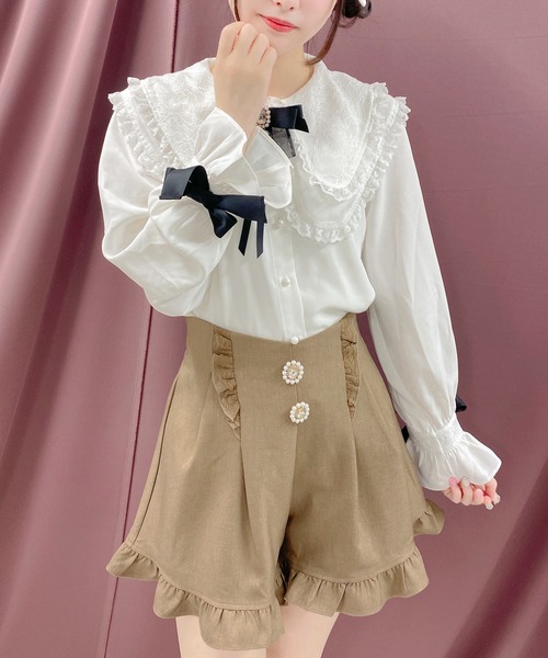 ROJITA(ロジータ)の「ビジュ釦フレアショートパンツ(その他パンツ・レディース・アイボリー/ブラック/ブラウン・FREE)」の9枚目の写真