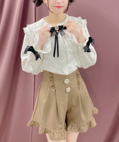 ROJITA(ロジータ)の「ビジュ釦フレアショートパンツ(その他パンツ・レディース・アイボリー/ブラック/ブラウン・FREE)」の11枚目の写真