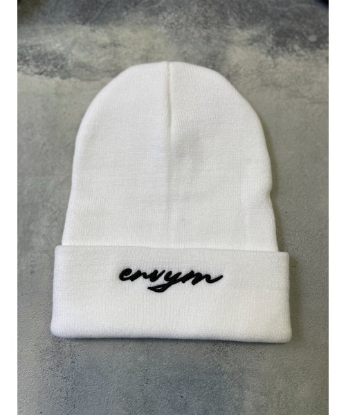 ENVYM(アンビー)の「E LOGO ニット CAP(ニットキャップ/ビーニー・レディース・ホワイト/ブラック・FREE)」の2枚目の写真