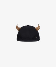 Cap in canvas with horns