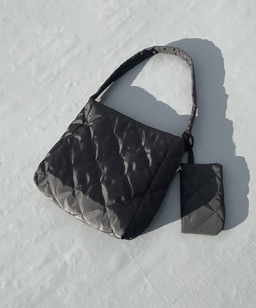 LVEU.(ラブユ.)の「【ZOZOTOWN限定】Mini pouch quilted square shoulder bag / ポーチ付きキルティングスクエアショルダーバッグ(ショルダーバッグ・レディース・ブラック・FREE)」の3枚目の写真