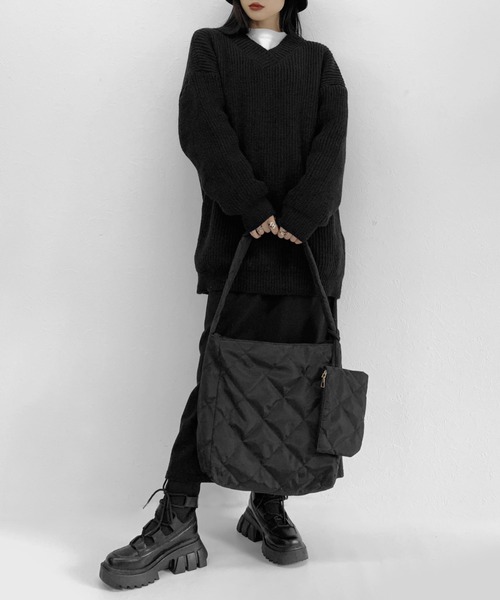 LVEU.(ラブユ.)の「【ZOZOTOWN限定】Mini pouch quilted square shoulder bag / ポーチ付きキルティングスクエアショルダーバッグ(ショルダーバッグ・レディース・ブラック・FREE)」の5枚目の写真