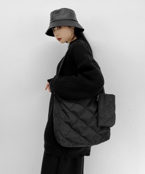 LVEU.(ラブユ.)の「【ZOZOTOWN限定】Mini pouch quilted square shoulder bag / ポーチ付きキルティングスクエアショルダーバッグ(ショルダーバッグ・レディース・ブラック・FREE)」の8枚目の写真