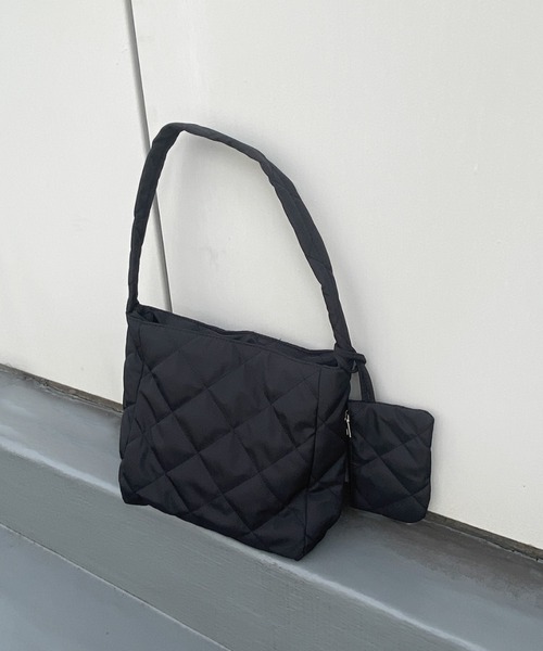 LVEU.(ラブユ.)の「【ZOZOTOWN限定】Mini pouch quilted square shoulder bag / ポーチ付きキルティングスクエアショルダーバッグ(ショルダーバッグ・レディース・ブラック・FREE)」の10枚目の写真