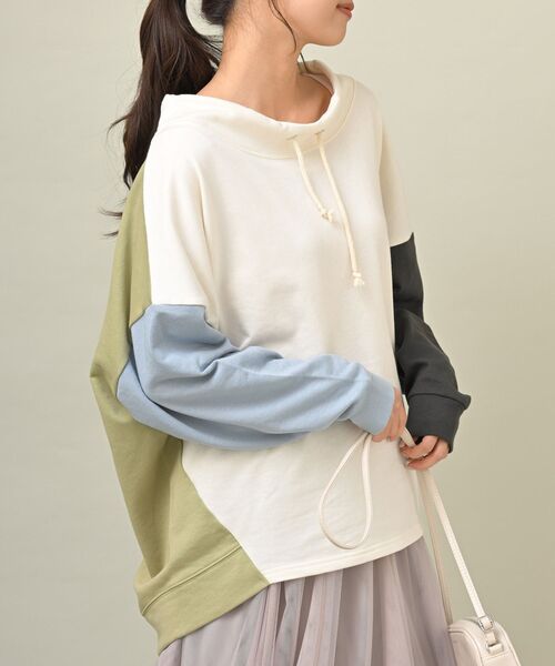 rps（アールピーエス）の「配色裏毛ルーズハイネックプルオーバー（スウェット・レディース・ブルー/アイボリー/ミント/マルチ・フリー）」の4枚目の写真