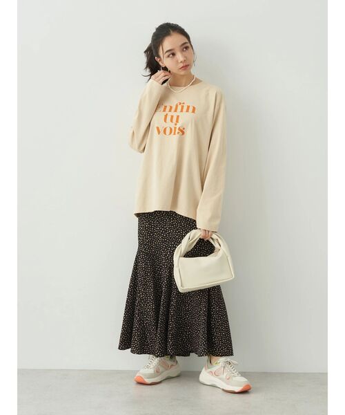 earth music&ecology(アースミュージックアンドエコロジー)の「enfin tu vois ロゴロンT(シャツ/ブラウス・レディース・ブラック/クリーム/オレンジ/ブルー・FREE)」の22枚目の写真