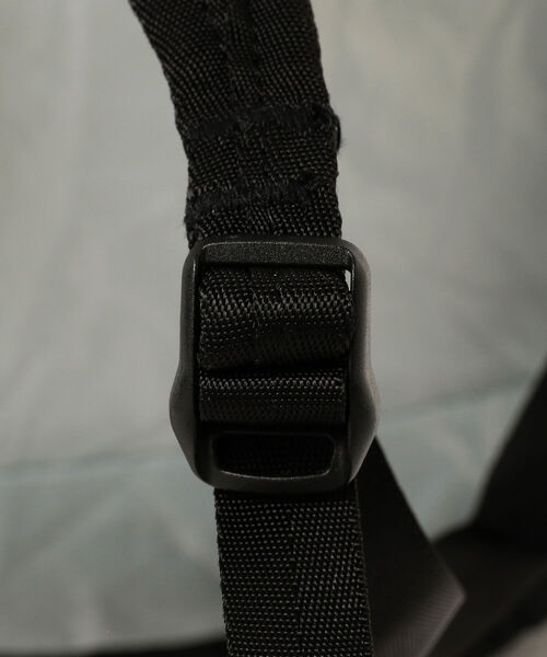 THE NORTH FACE（ザノースフェイス）の「THE NORTH FACE / Mayfly Pack 22（バックパック/リュック・メンズ・ブラック/ライトグレー・ONE SIZE）」の6枚目の写真