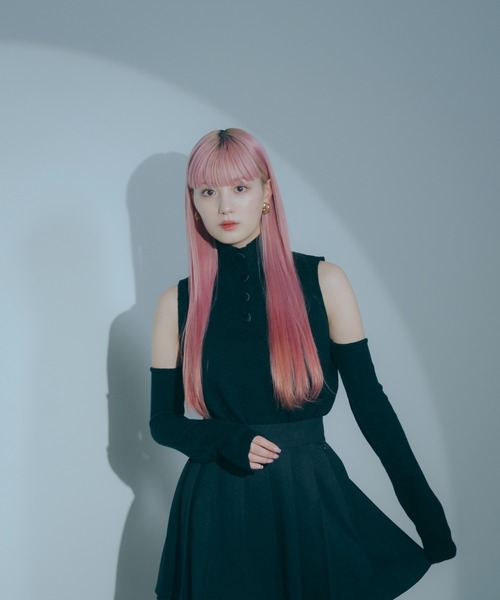 Romansual(ロマンシュアル)の「Romansual/オープンショルダーハイネックニット(ニット/セーター・レディース・ピンク/ブラック・FREE)」の1枚目の写真