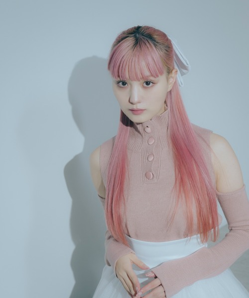 Romansual(ロマンシュアル)の「Romansual/オープンショルダーハイネックニット(ニット/セーター・レディース・ピンク/ブラック・FREE)」の5枚目の写真