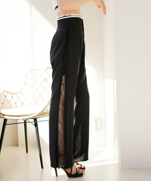 LIPSERVICE(リップサービス)の「サイドレースフレアパンツ(その他パンツ・レディース・ライトベージュ/ブラック・S/M)」の2枚目の写真