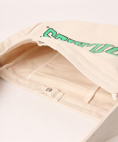 Dickies(ディッキーズ)の「【DICKIES】 NEWSPAPER BAG(ショルダーバッグ・レディース・ホワイト/オフホワイト/アイボリー・FREE)」の6枚目の写真