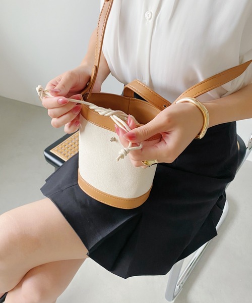 thank U more(サンキューモア)の「コットンキャンバス × レザー 【2WAY】バケットバッグ&ショルダーバッグ(ハンドバッグ・レディース・ブラウン/アイボリー/ブラック・FREE)」の6枚目の写真