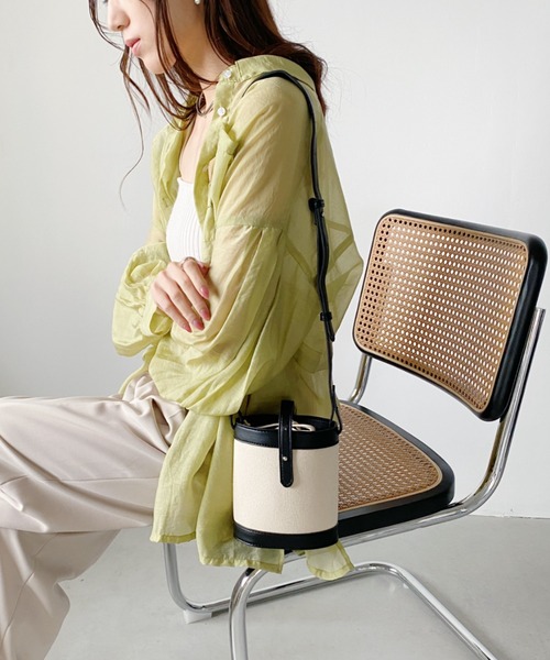thank U more(サンキューモア)の「コットンキャンバス × レザー 【2WAY】バケットバッグ&ショルダーバッグ(ハンドバッグ・レディース・ブラウン/アイボリー/ブラック・FREE)」の8枚目の写真
