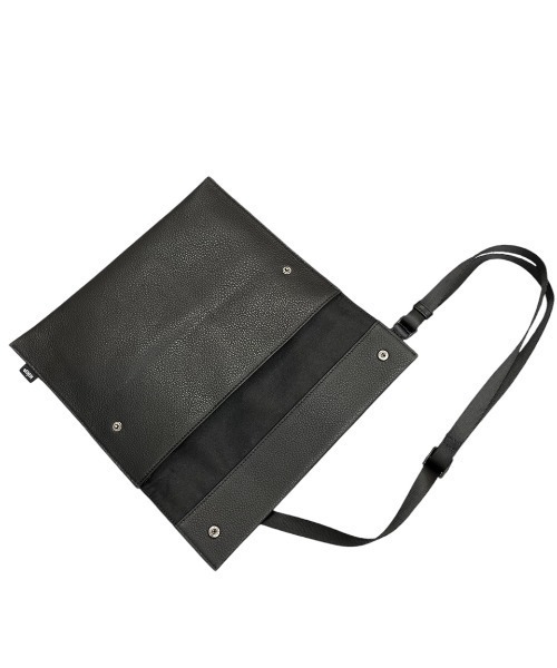 waku(ワク)の「waku ワク 『KURO Series』 FLAP CLUTCH SHOULDER(ショルダーバッグ・メンズ・ブラック・FREE)」の8枚目の写真
