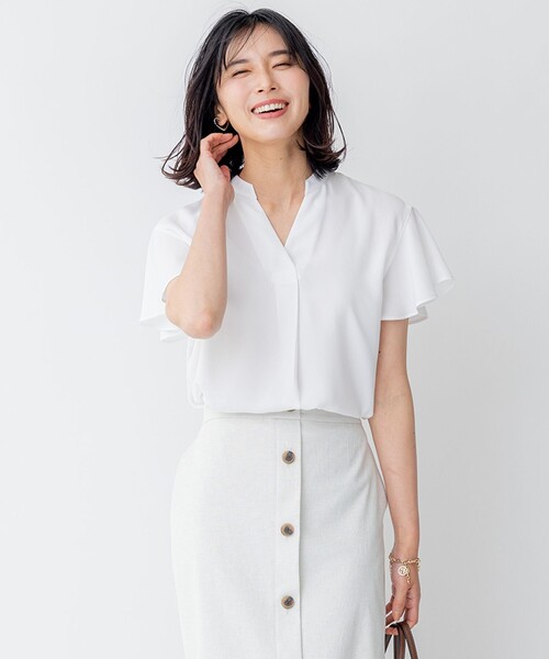 23区(ニジュウサンク)の「【洗える】バックサテンアムンゼン 袖フリル キーネック ブラウス(シャツ/ブラウス・レディース・ベージュ系/ネイビー系/ホワイト系/ライラック系・32)」の2枚目の写真