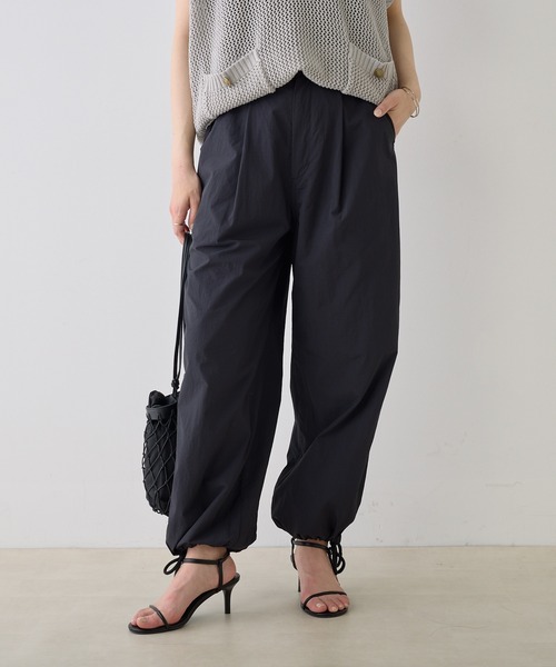 PUAL CE CIN(ピュアルセシン)の「【Du noir】ナイロングルカパラシュートパンツ(その他パンツ・レディース・ブラック/オフホワイト・FREE)」の2枚目の写真