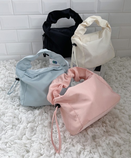 Loueme(ルエム)の「くしゅくしゅナイロンワンハンドルバッグ(ハンドバッグ・レディース・オレンジ/ブラック/イエロー/ホワイト/ライトブルー/ピンク/パープル/グリーン・FREE)」の9枚目の写真