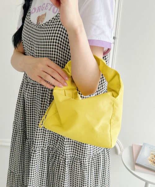Loueme(ルエム)の「くしゅくしゅナイロンワンハンドルバッグ(ハンドバッグ・レディース・オレンジ/ブラック/イエロー/ホワイト/ライトブルー/ピンク/パープル/グリーン・FREE)」の21枚目の写真