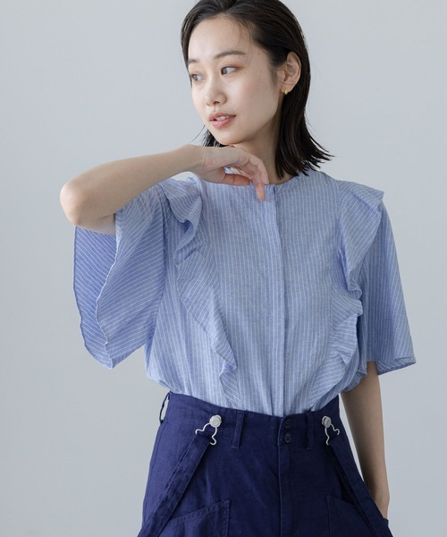 niko and...（ニコアンド）の「リフレッシュリネンレーヨンフリルブラウス（シャツ/ブラウス・レディース・カーキ/ブラック/オフホワイト/ブルー・LARGE/MEDIUM）」の4枚目の写真