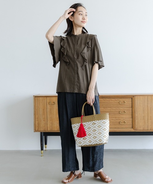 niko and...（ニコアンド）の「リフレッシュリネンレーヨンフリルブラウス（シャツ/ブラウス・レディース・カーキ/ブラック/オフホワイト/ブルー・LARGE/MEDIUM）」の10枚目の写真