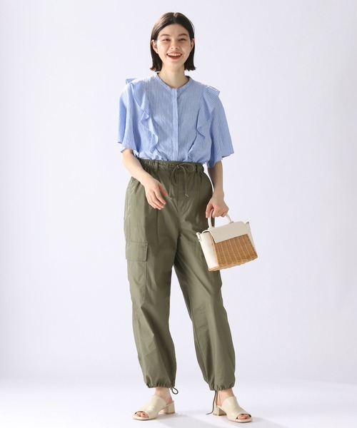 niko and...（ニコアンド）の「リフレッシュリネンレーヨンフリルブラウス（シャツ/ブラウス・レディース・カーキ/ブラック/オフホワイト/ブルー・LARGE/MEDIUM）」の21枚目の写真