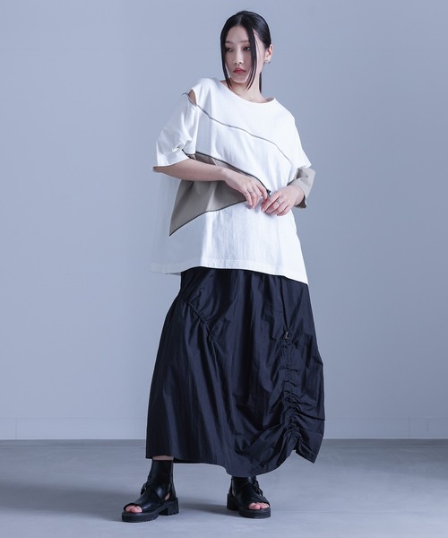 kOhAKU（コハク）の「『アシンメトリー配色デザインTシャツ』（Tシャツ/カットソー・レディース・ブラック/オフホワイト・FREE）」の11枚目の写真