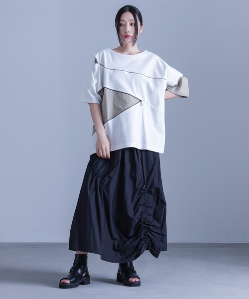 kOhAKU（コハク）の「『アシンメトリー配色デザインTシャツ』（Tシャツ/カットソー・レディース・ブラック/オフホワイト・FREE）」の13枚目の写真