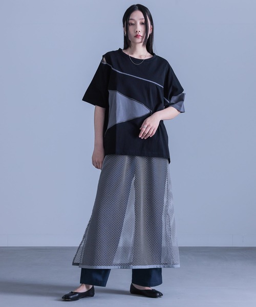 kOhAKU（コハク）の「『アシンメトリー配色デザインTシャツ』（Tシャツ/カットソー・レディース・ブラック/オフホワイト・FREE）」の21枚目の写真