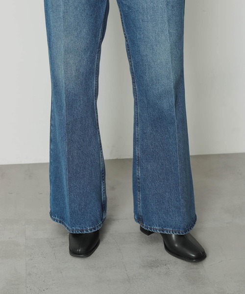 SENSE OF PLACE by URBAN RESEARCH（センスオブプレイスバイアーバンリサーチ）の「センタープレスフレアデニム（デニムパンツ・レディース・ワンウォッシュ/アイボリー/ブラック/ライトインディゴブルー・SMALL/MEDIUM/TALL/X-SMALL/LARGE）」の21枚目の写真