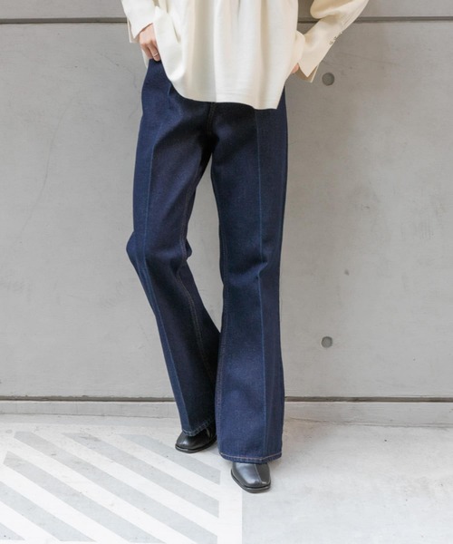 SENSE OF PLACE by URBAN RESEARCH（センスオブプレイスバイアーバンリサーチ）の「センタープレスフレアデニム（デニムパンツ・レディース・ワンウォッシュ/アイボリー/ブラック/ライトインディゴブルー・SMALL/MEDIUM/TALL/X-SMALL/LARGE）」の8枚目の写真