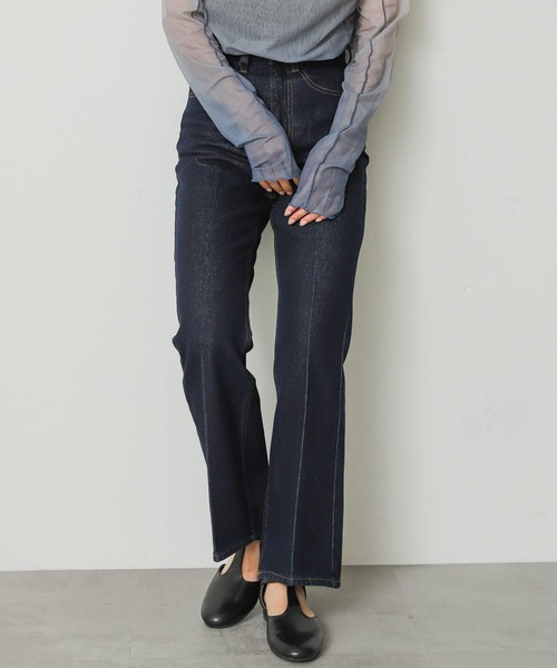 SENSE OF PLACE by URBAN RESEARCH（センスオブプレイスバイアーバンリサーチ）の「センタープレスフレアデニム（デニムパンツ・レディース・ワンウォッシュ/アイボリー/ブラック/ライトインディゴブルー・SMALL/MEDIUM/TALL/X-SMALL/LARGE）」の12枚目の写真