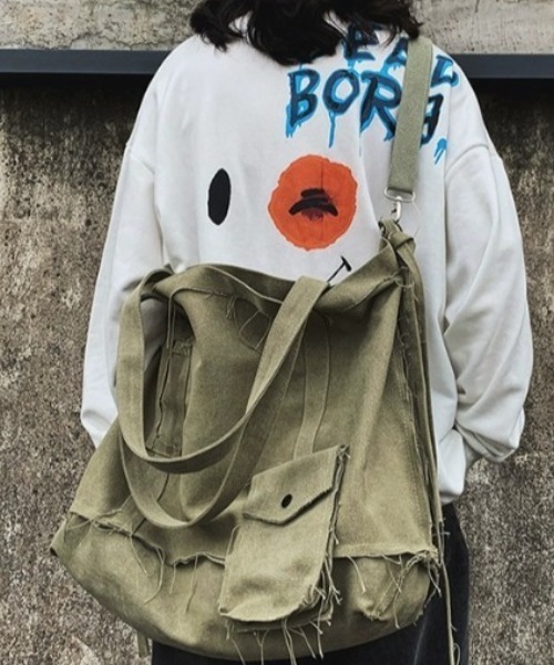 ARULE（アルール）の「A'GEM/9 × .kom『ARULE/アルール』ビンテージ バッグ（ショルダーバッグ・メンズ・チャコールグレー/アイボリー/カーキ・FREE）」の3枚目の写真