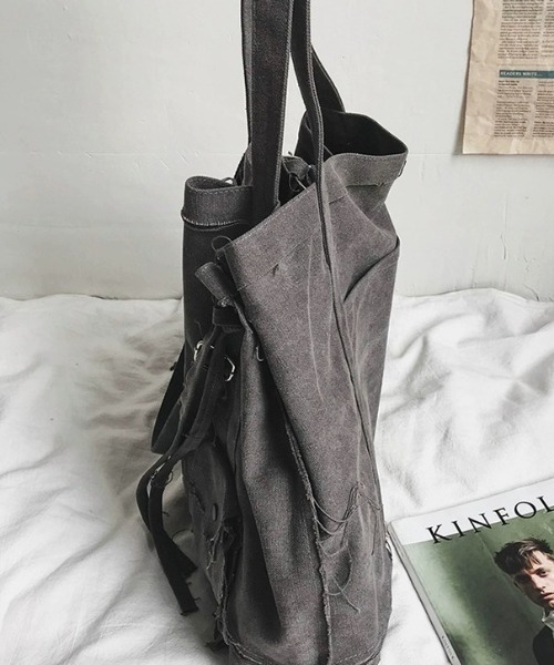 ARULE（アルール）の「A'GEM/9 × .kom『ARULE/アルール』ビンテージ バッグ（ショルダーバッグ・メンズ・チャコールグレー/アイボリー/カーキ・FREE）」の4枚目の写真