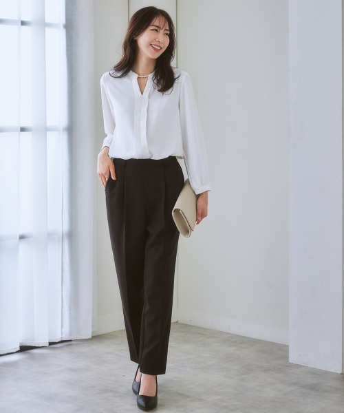 7days Life Styling(セブンデイズライフスタイリング)の「【販売終了】ストレッチパウダーサテンスキッパーブラウス(しわになりにくい・速乾・洗濯機OK・UVカット)(シャツ/ブラウス・レディース・ネイビー/オフホワイト/グレイッシュベージュ/ピンクベージュ・L/LL/M/S)」の14枚目の写真