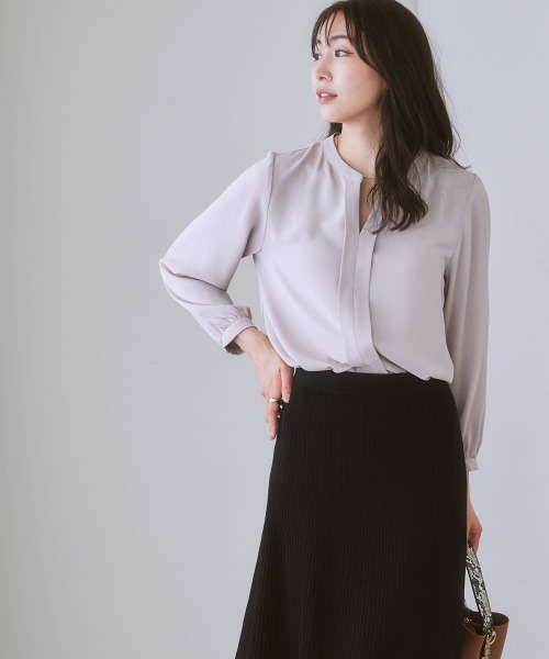 7days Life Styling(セブンデイズライフスタイリング)の「【販売終了】ストレッチパウダーサテンスキッパーブラウス(しわになりにくい・速乾・洗濯機OK・UVカット)(シャツ/ブラウス・レディース・ネイビー/オフホワイト/グレイッシュベージュ/ピンクベージュ・L/LL/M/S)」の20枚目の写真