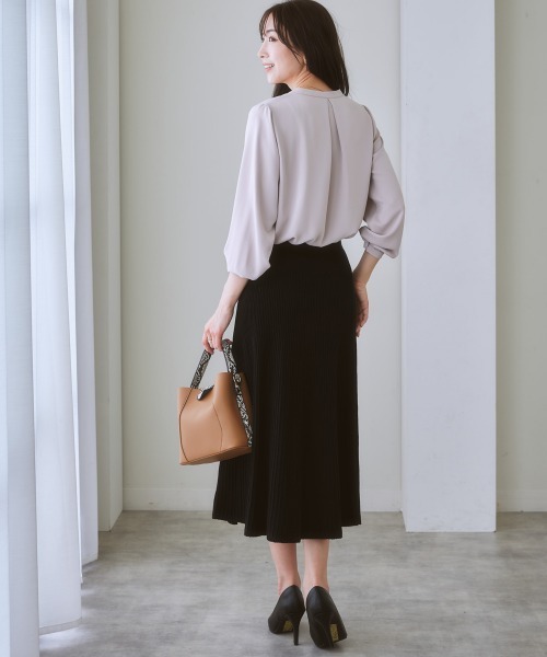 7days Life Styling(セブンデイズライフスタイリング)の「【販売終了】ストレッチパウダーサテンスキッパーブラウス(しわになりにくい・速乾・洗濯機OK・UVカット)(シャツ/ブラウス・レディース・ネイビー/オフホワイト/グレイッシュベージュ/ピンクベージュ・L/LL/M/S)」の22枚目の写真