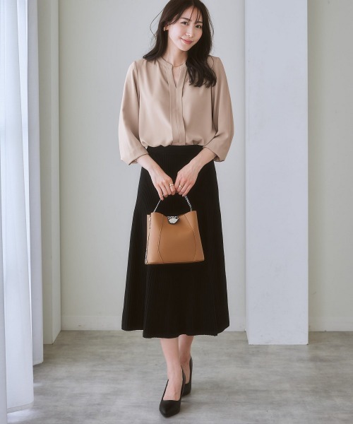 7days Life Styling(セブンデイズライフスタイリング)の「【販売終了】ストレッチパウダーサテンスキッパーブラウス(しわになりにくい・速乾・洗濯機OK・UVカット)(シャツ/ブラウス・レディース・ネイビー/オフホワイト/グレイッシュベージュ/ピンクベージュ・L/LL/M/S)」の19枚目の写真