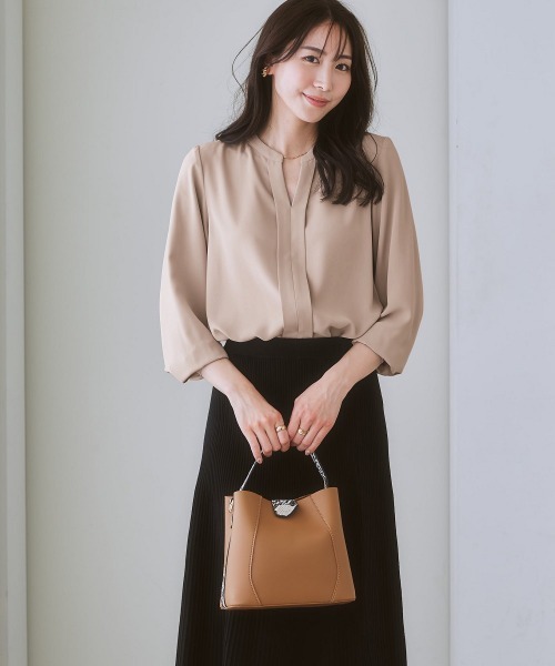 7days Life Styling(セブンデイズライフスタイリング)の「【販売終了】ストレッチパウダーサテンスキッパーブラウス(しわになりにくい・速乾・洗濯機OK・UVカット)(シャツ/ブラウス・レディース・ネイビー/オフホワイト/グレイッシュベージュ/ピンクベージュ・L/LL/M/S)」の18枚目の写真