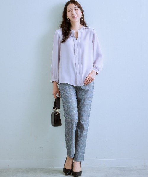 7days Life Styling(セブンデイズライフスタイリング)の「【販売終了】ストレッチパウダーサテンスキッパーブラウス(しわになりにくい・速乾・洗濯機OK・UVカット)(シャツ/ブラウス・レディース・ネイビー/オフホワイト/グレイッシュベージュ/ピンクベージュ・L/LL/M/S)」の9枚目の写真