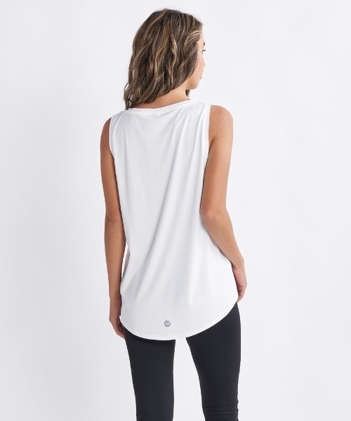 ROXY(ロキシー)の「ANY DAY/ロキシーUVカット付きドライフロントグラフィックスポーティタンクトップ(タンクトップ・レディース・ピンク/ブラック/ホワイト/チャコールグレー・LARGE/SMALL/MEDIUM)」の6枚目の写真