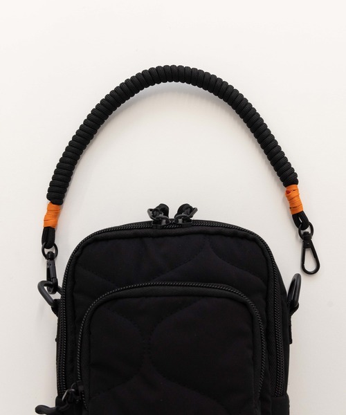 KiU（キウ）の「キルティングパデッドポシェット（ショルダーバッグ・レディース・アイボリー/カーキ/ブラック・FREE）」の8枚目の写真