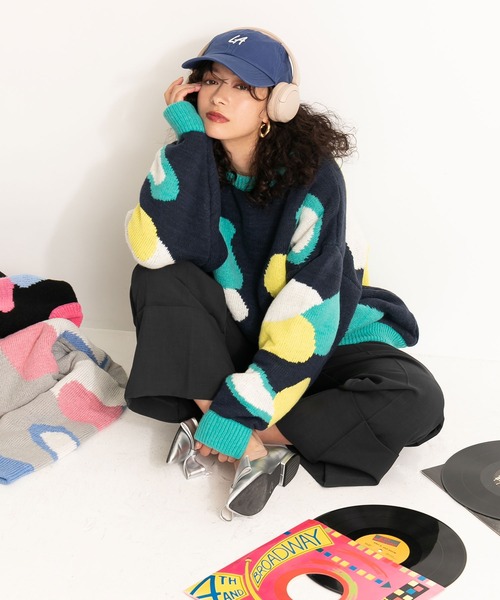 bohmal（ボマール）の「カラフルモチーフ柄オーバーサイズニット（ニット/セーター・レディース・ブラック/ネイビー/グレー・FREE）」の3枚目の写真