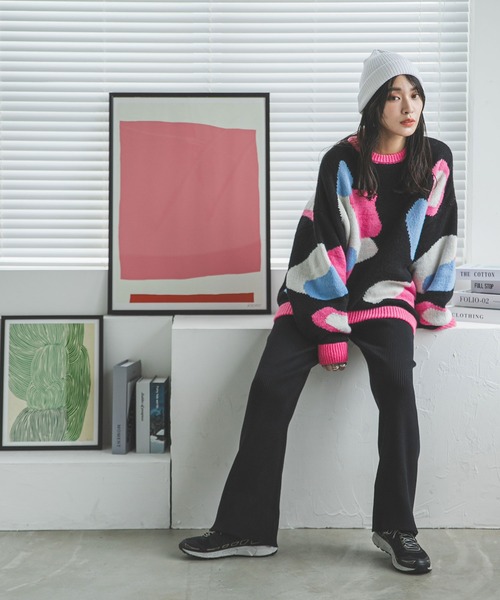 bohmal（ボマール）の「カラフルモチーフ柄オーバーサイズニット（ニット/セーター・レディース・ブラック/ネイビー/グレー・FREE）」の5枚目の写真