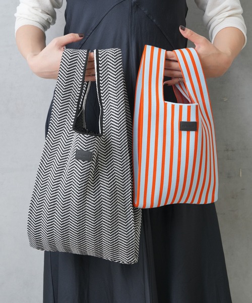 Actually(アクチュアリー)の「ニットストライプバッグ S(ハンドバッグ・レディース・ブルー/レッド・フリー)」の8枚目の写真