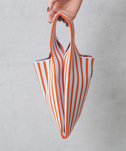 Actually(アクチュアリー)の「ニットストライプバッグ S(ハンドバッグ・レディース・ブルー/レッド・フリー)」の13枚目の写真