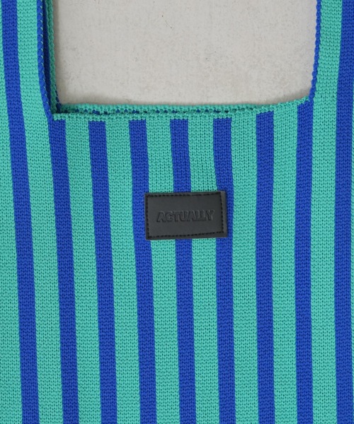 Actually(アクチュアリー)の「ニットストライプバッグ S(ハンドバッグ・レディース・ブルー/レッド・フリー)」の7枚目の写真