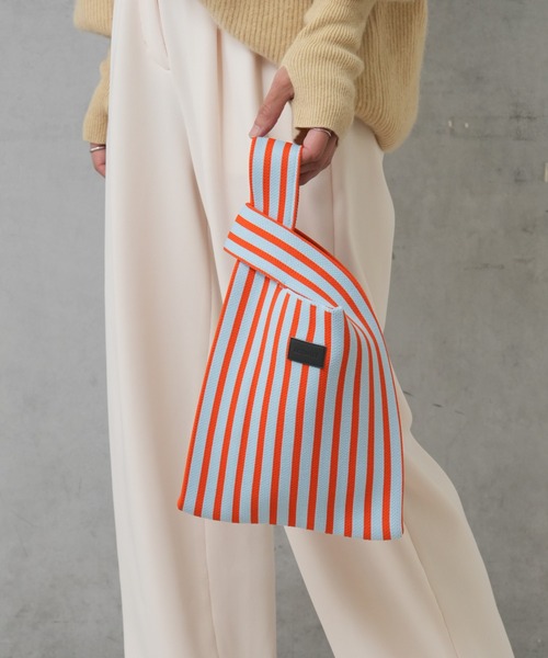 Actually(アクチュアリー)の「ニットストライプバッグ S(ハンドバッグ・レディース・ブルー/レッド・フリー)」の9枚目の写真