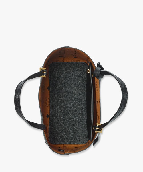 MCM（エムシーエム）の「Himmel ショッパーバッグ - エンボスロゴレザー（ショルダーバッグ・メンズ・ブラウン/ブラック/ブルー・ONE SIZE）」の5枚目の写真