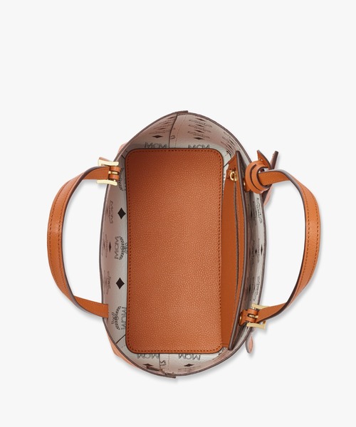 MCM（エムシーエム）の「Himmel ショッパーバッグ - エンボスロゴレザー（ショルダーバッグ・メンズ・ブラウン/ブラック/ブルー・ONE SIZE）」の8枚目の写真