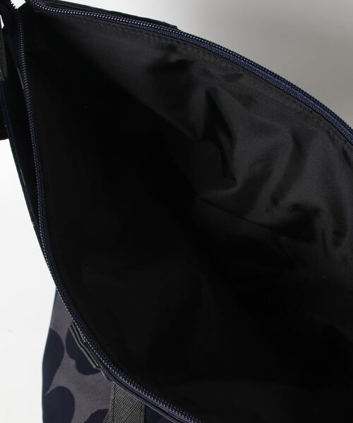 marimekko（マリメッコ）の「Unikko / All Day Bucket（ショルダーバッグ・レディース・ネイビー・FREE）」の7枚目の写真